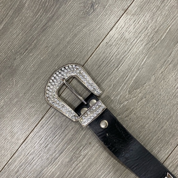 Elegant Black and Silver Belt - Picture 2 of 6